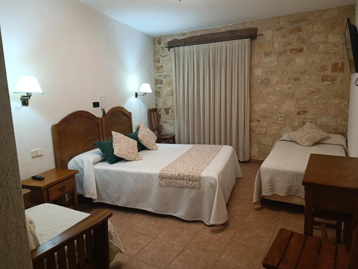 Hostal Decerca Prádena מראה חיצוני תמונה