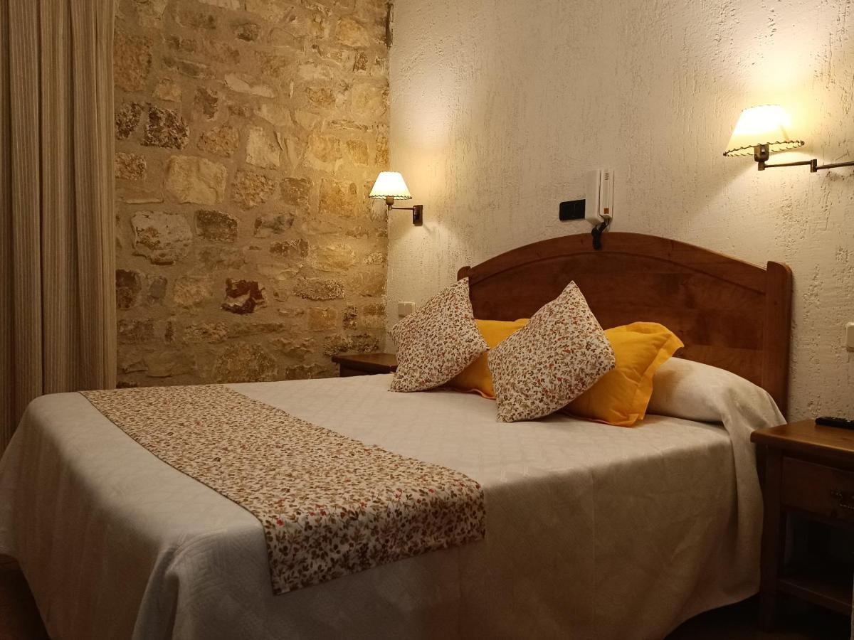 Hostal Decerca Prádena מראה חיצוני תמונה